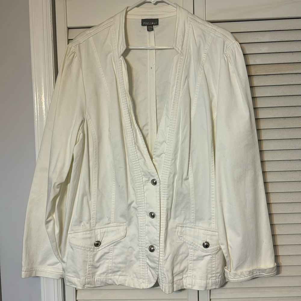 Size 22/24 white 3 button jacket
